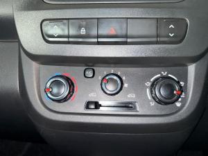 Renault Kwid 1.0 Evolution - Image 22