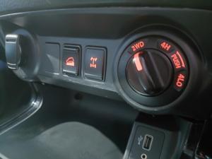 Nissan Navara 2.5DDTi double cab LE Plus 4x4 - Image 16