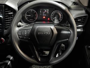 Isuzu D-Max 1.9TD double cab L auto - Image 10