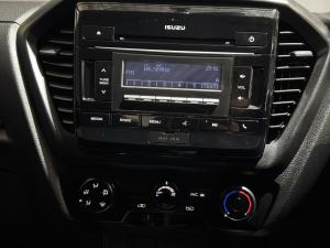 Isuzu D-Max 1.9TD double cab L auto - Image 14