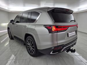 Lexus LX 700h F Sport - Image 10