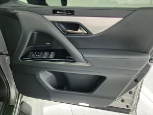 Lexus LX 700h F Sport - Image 12