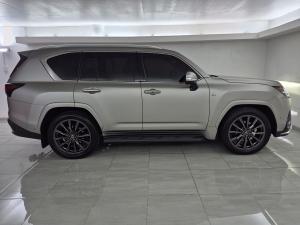 Lexus LX 700h F Sport - Image 4
