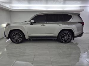 Lexus LX 700h F Sport - Image 5