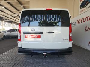 Toyota Quantum 2.8 LWB crew cab auto - Image 5