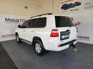 Toyota Land Cruiser 200 4.5D-4D V8 GX-R - Image 8