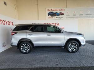 Toyota Fortuner 2.4GD-6 4x4 - Image 3