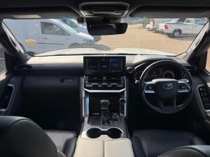 Toyota Land Cruiser 300 3.3D ZX - Image 6