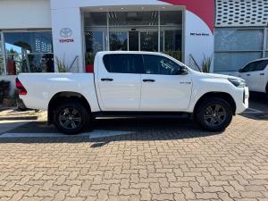 Toyota Hilux 2.8GD-6 double cab Raider auto - Image 3