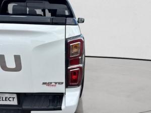 Isuzu D-Max 3.0TD double cab V-Cross - Image 18