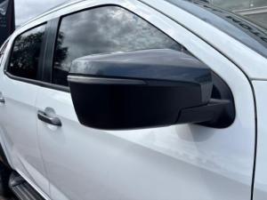 Isuzu D-Max 3.0TD double cab V-Cross - Image 9