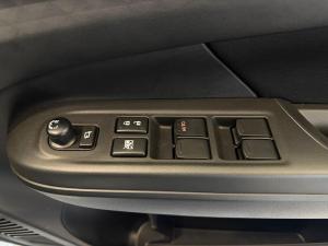 Suzuki Swift 1.2 GLX manual - Image 19