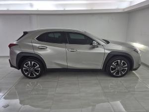 Lexus UX 300h EX - Image 7