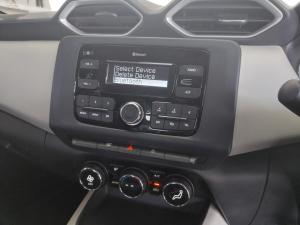 Nissan Magnite 1.0 Visia manual - Image 15