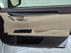 Lexus ES 250 EX - Image 15