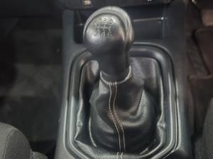 Toyota Hilux 2.4GD-6 single cab Raider manual - Image 9