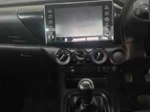 Toyota Hilux 2.4GD-6 single cab Raider manual - Image 10