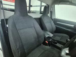 Toyota Hilux 2.4GD-6 single cab Raider manual - Image 11
