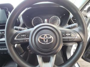Toyota Urban Cruiser 1.5 XR manual - Image 8