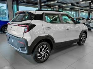 Mahindra XUV 3XO 1.2T AX5 manual - Image 9