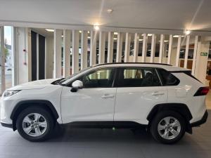 Toyota RAV4 2.0 GX auto - Image 3