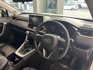 Toyota RAV4 2.0 GX auto - Image 8