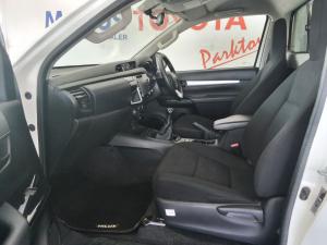 Toyota Hilux 2.4GD-6 single cab Raider manual - Image 7
