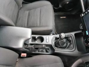 Toyota Hilux 2.4GD-6 single cab Raider manual - Image 11