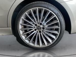 Mercedes-Benz C-Class C220d Avantgarde - Image 4