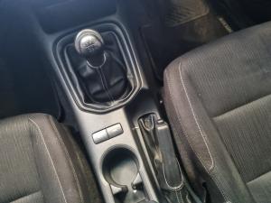 Toyota Hilux 2.4GD-6 double cab Raider manual - Image 12