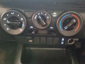 Toyota Hilux 2.4GD-6 double cab Raider manual - Image 14