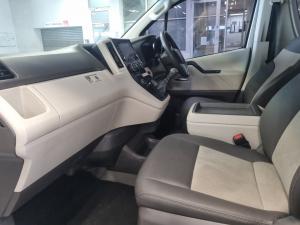 Toyota Quantum 2.8 SLWB bus 14-seater GL manual - Image 7