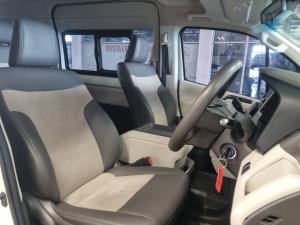 Toyota Quantum 2.8 SLWB bus 14-seater GL manual - Image 13