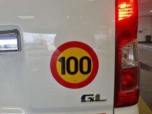 Toyota Quantum 2.8 SLWB bus 14-seater GL manual - Image 20