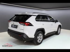 Toyota RAV4 2.0 GX auto - Image 2
