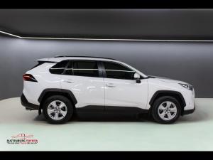 Toyota RAV4 2.0 GX auto - Image 3