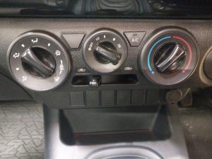Toyota Hilux 2.0 single cab S (aircon) - Image 12