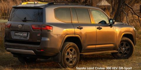Toyota Land Cruiser 300 3.5T HEV GR-Sport - Image credit: &copy; 2026 duoporta. Generic Image shown.