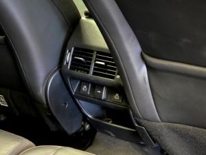 Land Rover Discovery Sport P300e R-Dynamic HSE - Image 18