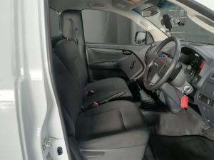 Isuzu D-Max Gen 6 250 single cab Fleetside safety - Image 20