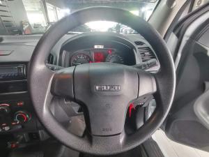 Isuzu D-Max Gen 6 250 single cab Fleetside safety - Image 25