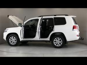 Toyota Land Cruiser 200 4.5D-4D V8 VX-R - Image 26