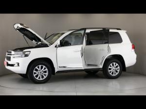 Toyota Land Cruiser 200 4.5D-4D V8 VX-R - Image 27