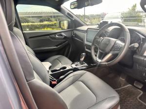Isuzu D-Max 3.0TD double cab V-Cross - Image 10