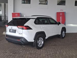 Toyota RAV4 2.0 GX auto - Image 2