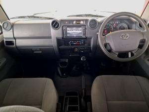 Toyota Land Cruiser 79 4.5D-4D LX V8 single cab - Image 6