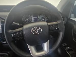 Toyota Hilux 2.4GD-6 double cab 4x4 Raider manual - Image 8