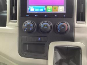 Toyota Quantum 2.8 LWB panel van manual - Image 15