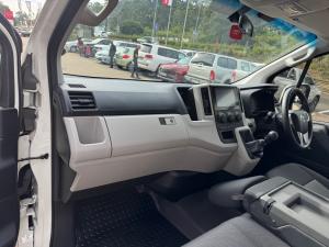 Toyota Quantum 2.8 LWB panel van manual - Image 7