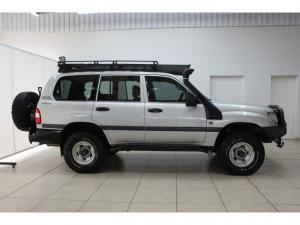 Toyota Land Cruiser 100 GX 4.5P - Image 3